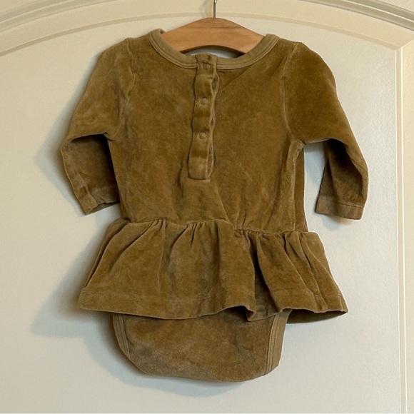6-12M Kate Quinn Velour Romper - Picture 3 of 5